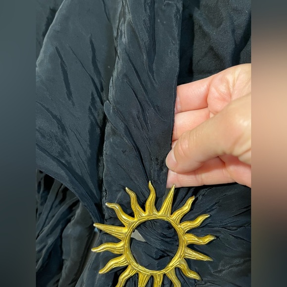 Cutout Plunging Maxi Dress
Farm Rio - Picture 9 of 14